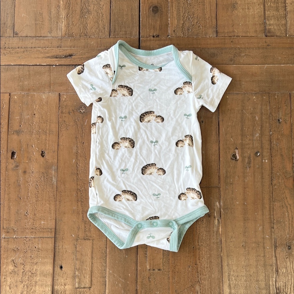 Kyte baby hedgehog print bamboo short sleeve body suit 0-3 months